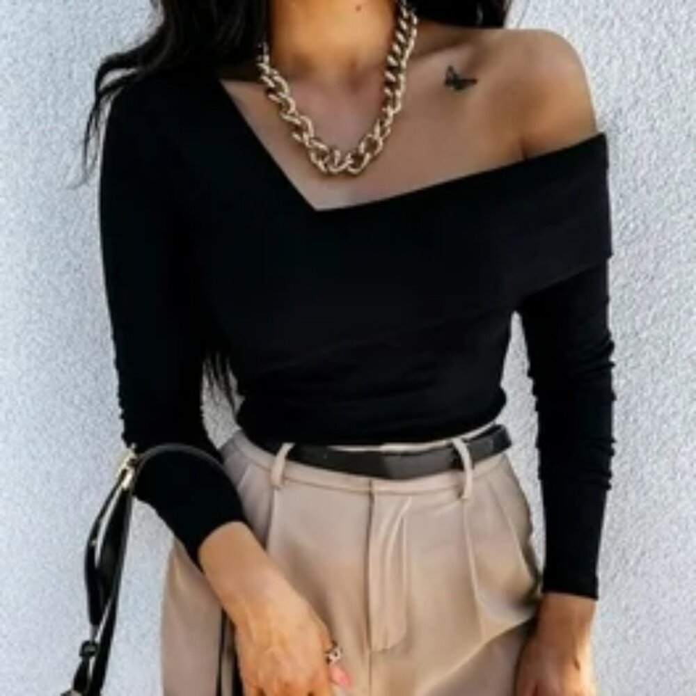 Chic & Sophisticated: Off-Shoulder Elegance - Picture 3 of 4